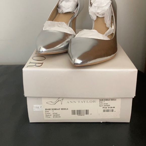 Silver Heels, (about 2.5”)👠, size-7, Leather, - Picture 10 of 11